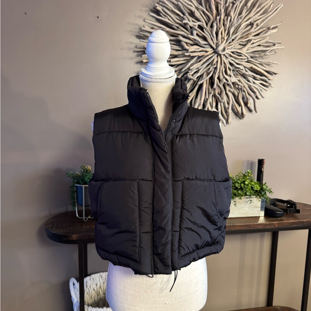 Stoosh black cropped puffer‎ vest